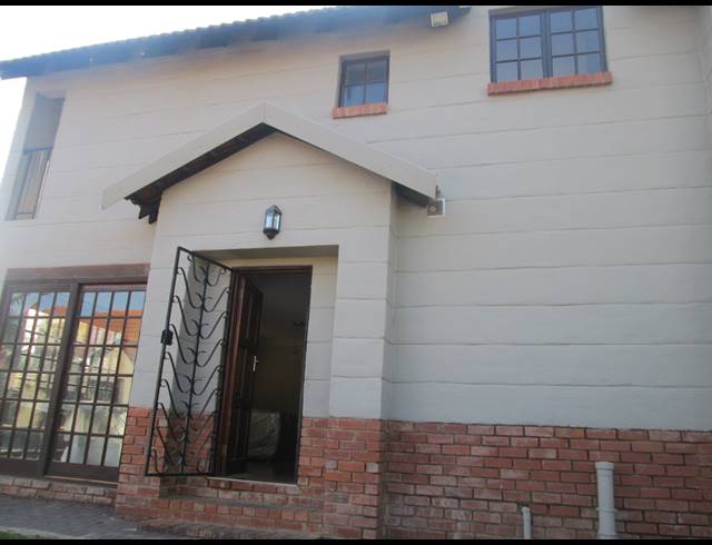 4 BEDROOM DUPLEX FOR SALE IN EQUESTRIA